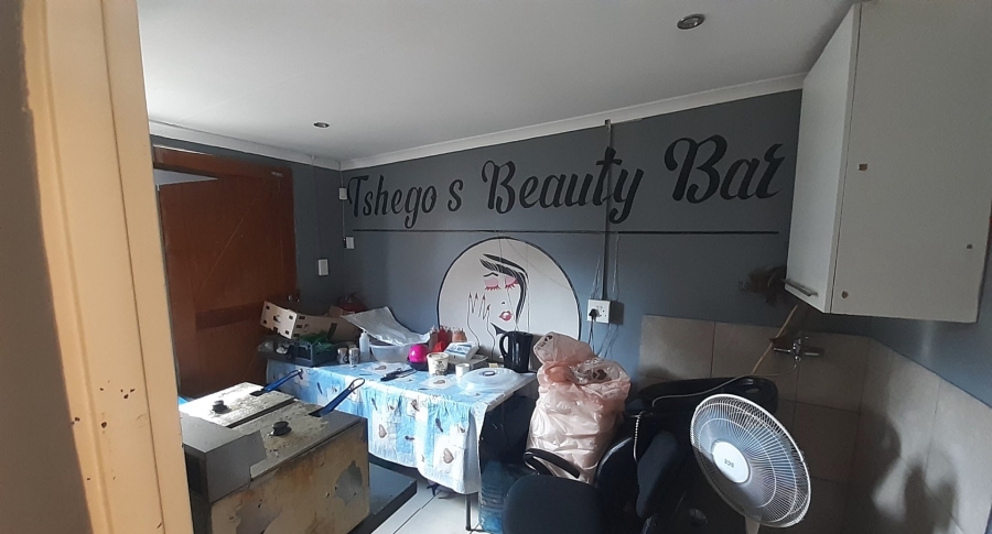 5 Bedroom Property for Sale in Lourierpark Free State